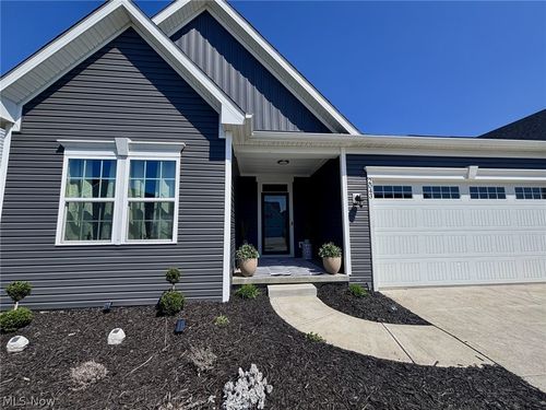 2043 Farroni Dr, Willoughby, OH, 44094-7187 | Card Image