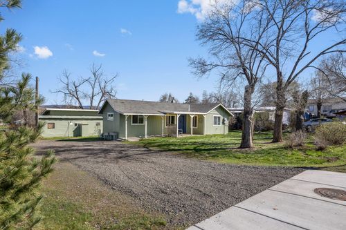 811 Sw Madison St, Madras, OR, 97741-1029 | Card Image
