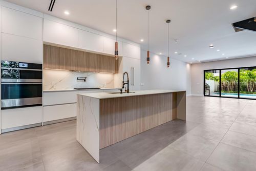 a-919 Ne 17th Ter, Fort Lauderdale, FL, 33304-4458 | Card Image