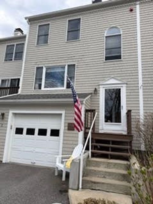 414 North Ln, Bristol, RI, 02809-1500 | Card Image