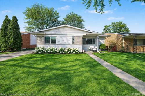 27471 Norma Dr, Warren, MI, 48093-8320 | Card Image