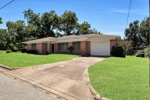 105 Lockett St, Brenham, TX, 77833-3022 | Card Image