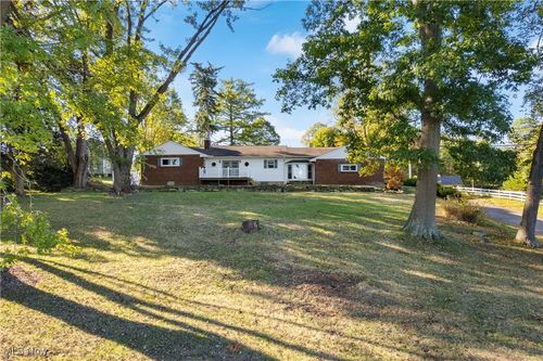 15044 Churchfield St Nw, North Lawrence, OH, 44666-9333 | Card Image