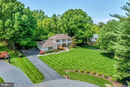 10904 Berryland Ct, OAKTON, VA, 22124-1447 | Card Image