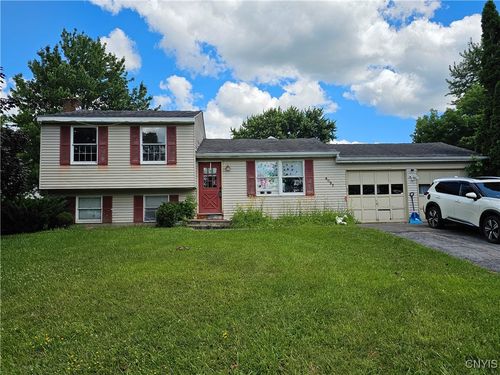 4037 Winterpark Dr, Liverpool, NY, 13090-1607 | Card Image