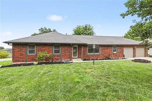 300 N Woodson Dr, Raymore, MO, 64083-9137 | Card Image