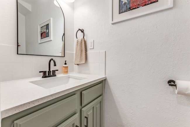 1/2 bath | Image 4