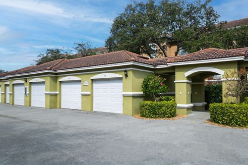 107-5095 Fairways Cir, Vero Beach, FL, 32967-7433 | Card Image