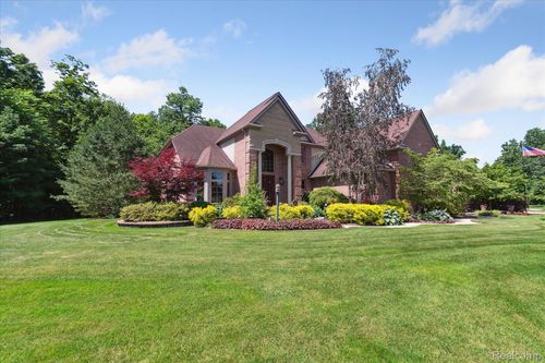 23900 Foxhollow Run, New Boston, MI, 48164-8204 | Card Image
