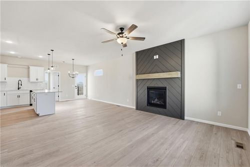 9637 N Colrain Ave, Kansas City, MO, 64154-1329 | Card Image