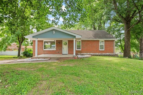 9 W Woodland Dr, East Alton, IL, 62024-1602 | Card Image