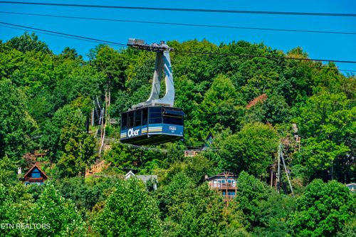 1839 Zurich Ct, Gatlinburg, TN, 37738-4530 | Card Image