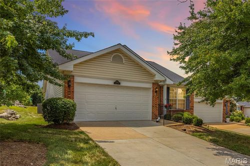 10158 Chancery Ln, Saint Louis, MO, 63123-7371 | Card Image