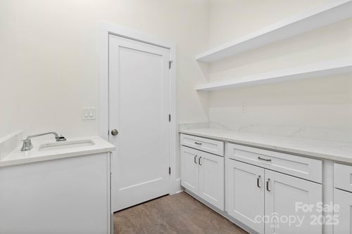 2414 E 7th St, Charlotte, NC, 28204-4370 | Card Image