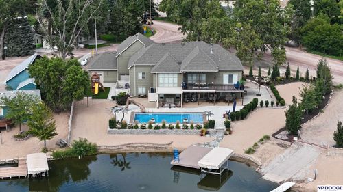 T37 Twin Lakes Dr, Fremont, NE, 68025-6819 | Card Image