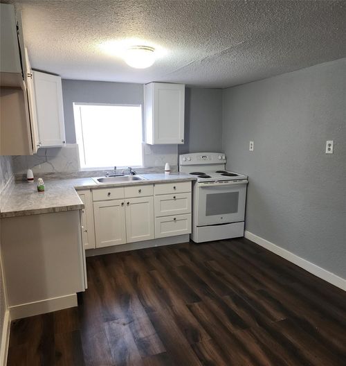 12-211 Avenue B, La Marque, TX, 77568-4363 | Card Image