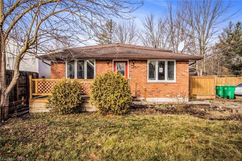229 Hannah St, Wardsville, ON, N0L2N0 | Card Image