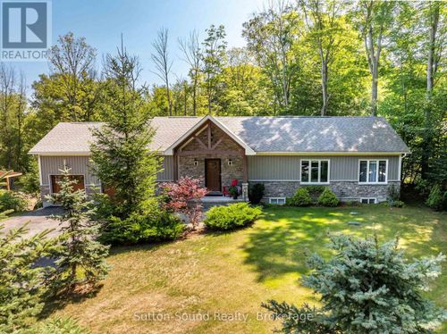 90 Graham Cres, Sauble Beach, ON, N0H2G0 | Card Image