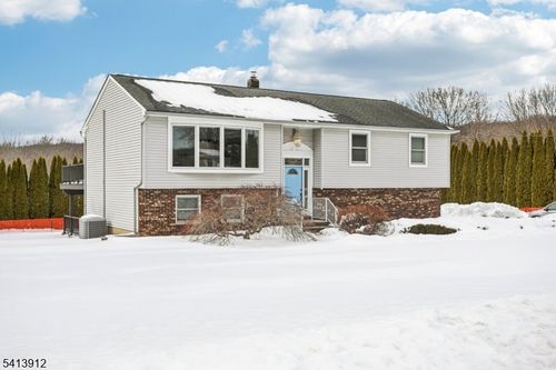 6 Highview Dr, Stockholm, NJ, 07460-1507 | Card Image