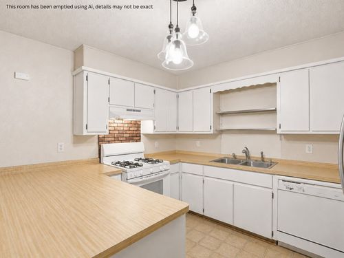 606 E Barton St, Granbury, TX, 76048-1622 | Card Image