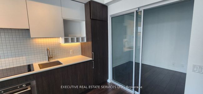 2605 - 5 Buttermill Ave, Condo with 3 bedrooms, 2 bathrooms and null parking in Vaughan ON | Image 11