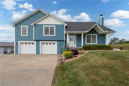 7898 Greenton Trl, Odessa, MO, 64076-7476 | Card Image
