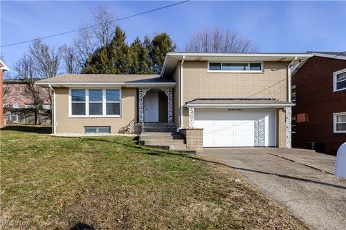 211 Donnell St, Weirton, WV, 26062-3734 | Card Image