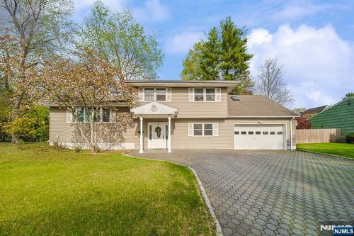 18 Carter St, Norwood, NJ, 07648-1518 | Card Image