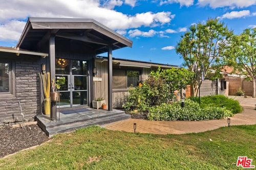 8730 Encino Ave, Northridge, CA, 91325-4506 | Card Image