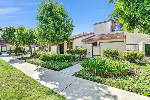 40-18136 Oxnard St, Tarzana, CA, 91356 | Card Image
