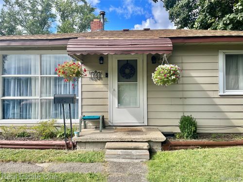 1090 Lakeview Street Street, Waterford Charter Township, MI, 48328 | Card Image