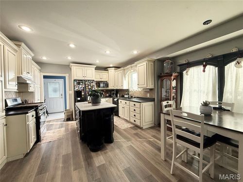 119 N Jones St, La Plata, MO, 63549-1346 | Card Image