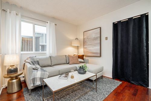 204-2239 W 1st Ave, Vancouver, BC, V6K1E9 | Card Image
