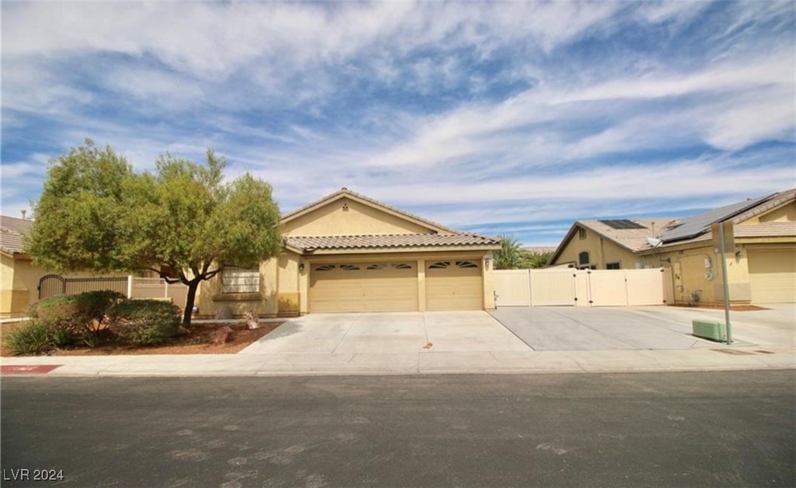 Crested Moss Ave, North Las Vegas, NV 89081