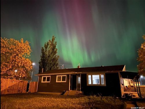801 Lorne Street W, Swift Current, SK, S9H0J8 | Card Image