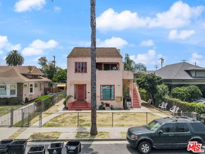 W 37th Place, Home with 10 bedrooms, 6 bathrooms and null parking in Los Angeles CA | Image 3