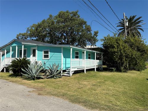 726 4th St, San Leon, TX, 77539-2385 | Card Image