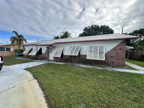 162 Se 27th Way, Boynton Beach, FL, 33435-7611 | Card Image