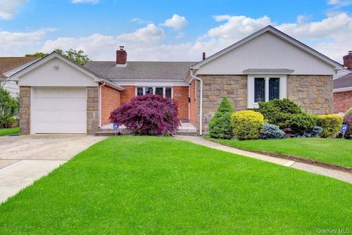 1662 Sherbourne Road, Hempstead, NY, 11580 | Card Image