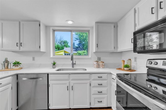 Plenty of cabinet space | Image 14