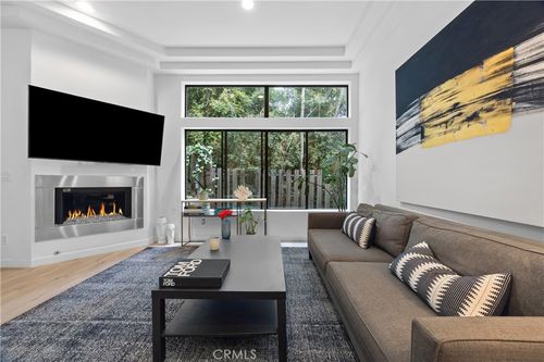 105-11847 Laurelwood Dr, Studio City, CA, 91604-3819 | Card Image