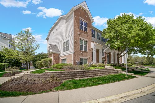 82 Arcadia Ln, Lake Zurich, IL, 60047-3137 | Card Image