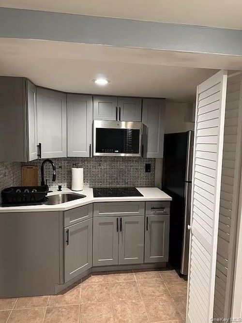 887 Pine St, Brooklyn, NY, 11208-5529 | Card Image