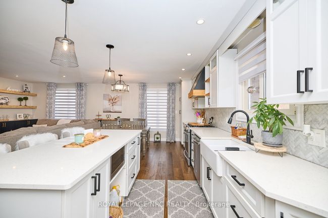 6796 Stokes St, House other with 5 bedrooms, 2 bathrooms and 4 parking in Niagara Falls ON | Image 5