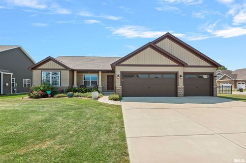 900 Magnolia Dr, Chatham, IL, 62629-1484 | Card Image