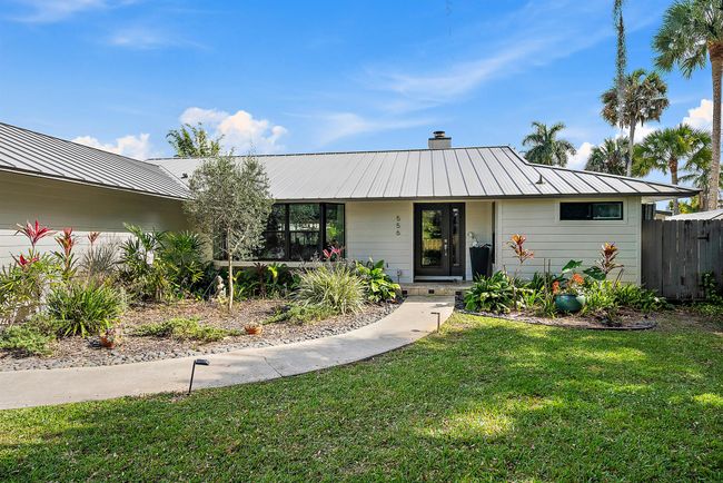 556 Sw Rustic Cir, House other with 3 bedrooms, 2 bathrooms and null parking in Stuart FL | Image 5