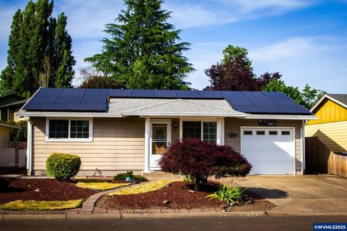 2247 Oregon Ct, Woodburn, OR, 97071-3001 | Card Image