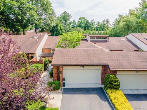 215 Hornbill Dr, Manhasset, NY, 11030-4014 | Card Image