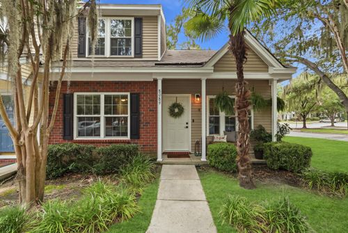 8089 Shadow Oak Dr, North Charleston, SC, 29406-9576 | Card Image