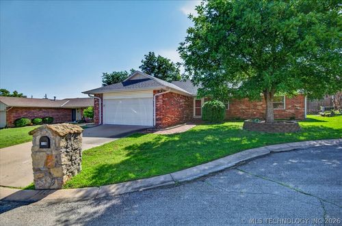 118 Canterbury Ct, Bartlesville, OK, 74006-2107 | Card Image